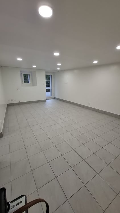 Local commercial de 2.5 pièces au coeur du village - Disponible de ... 6