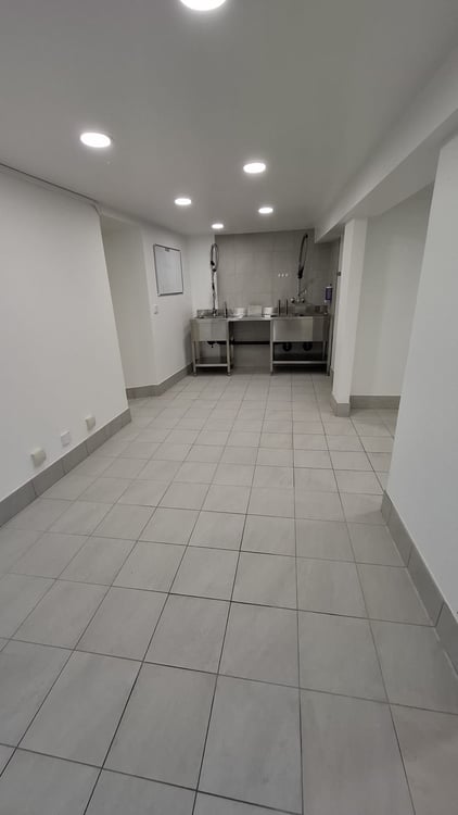 Local commercial de 2.5 pièces au coeur du village - Disponible de ... 1