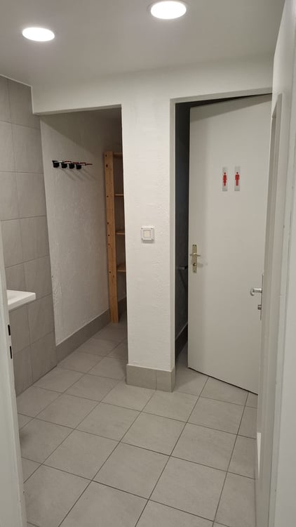 Local commercial de 2.5 pièces au coeur du village - Disponible de ... 4
