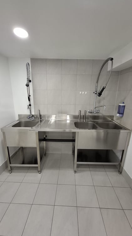 Local commercial de 2.5 pièces au coeur du village - Disponible de ... 3