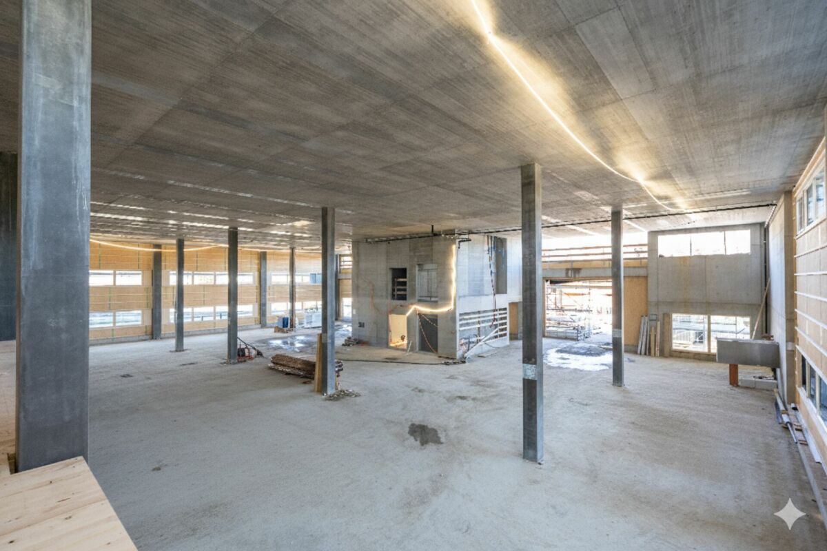 Newly built commercial park NEUHUUS - commercial hall with 7.8m ceiling height