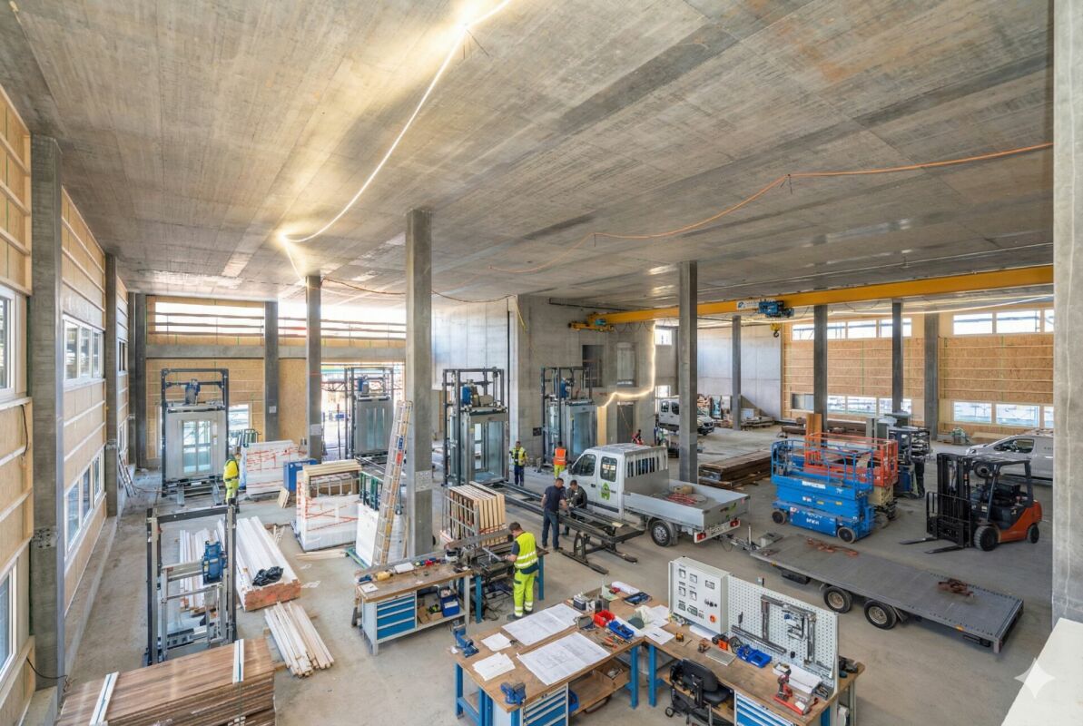 Newly built commercial park NEUHUUS - commercial hall with 7.8m ceiling height