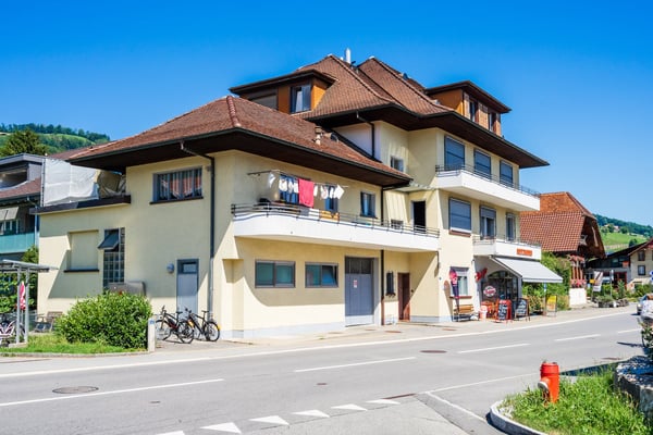 Heimelige Dachwohnung im Herzen von Wattenwil