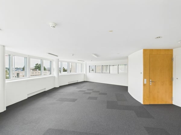 Business Tower / TOP-Ausgebaute Gewerbe-/Büroflächen 6