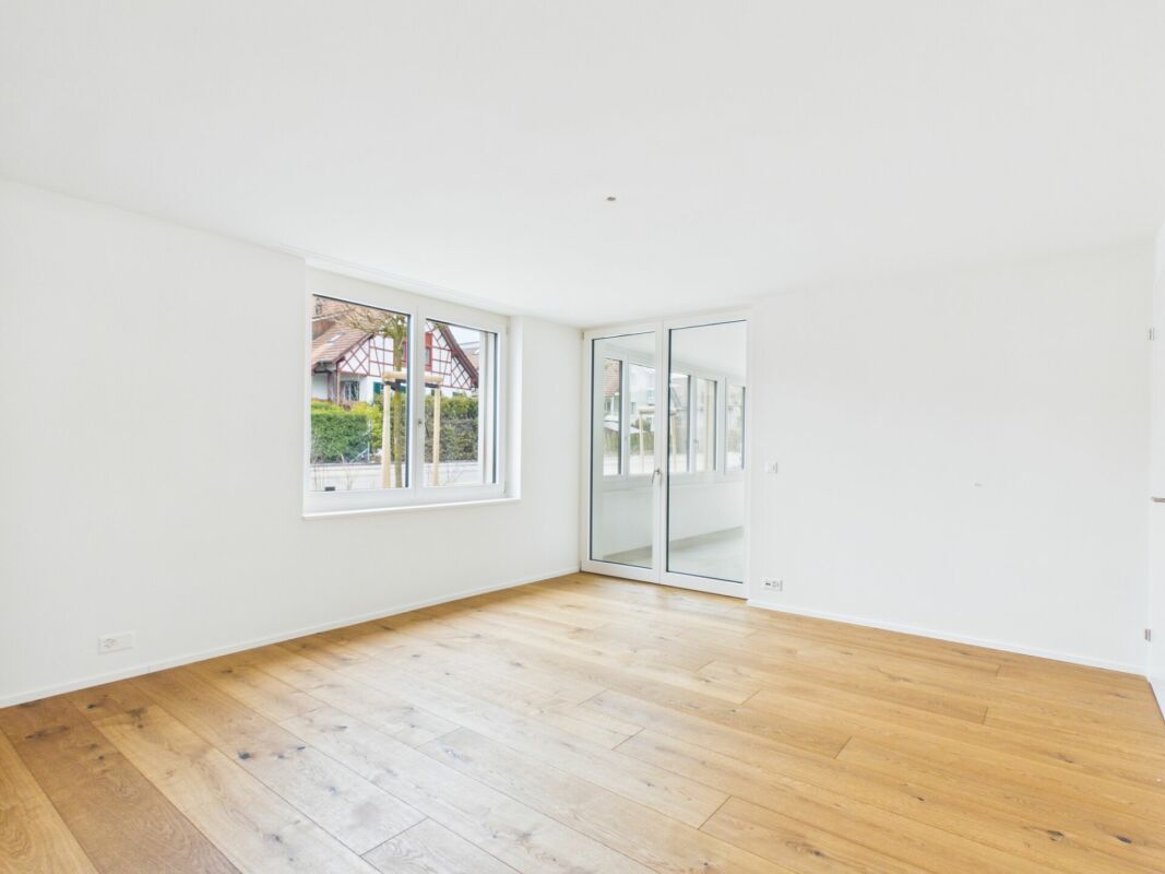Appartement neuf élégant avec oasis de jardin privé à Seuzach (ZH)