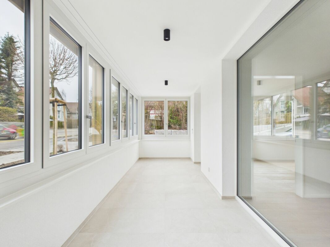 Appartement neuf élégant avec oasis de jardin privé à Seuzach (ZH)