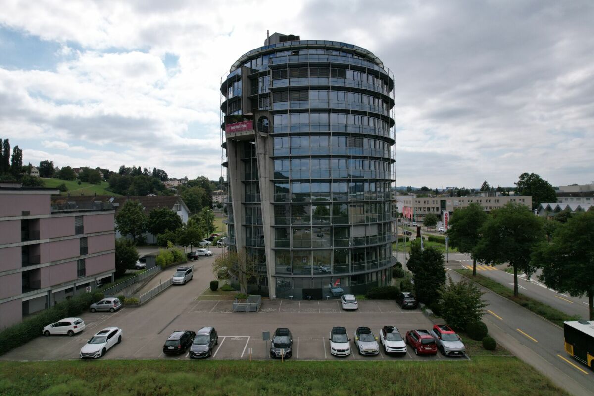 Business Tower / Ausgebaute Gewerbe-/Bürofläche im 2.OG