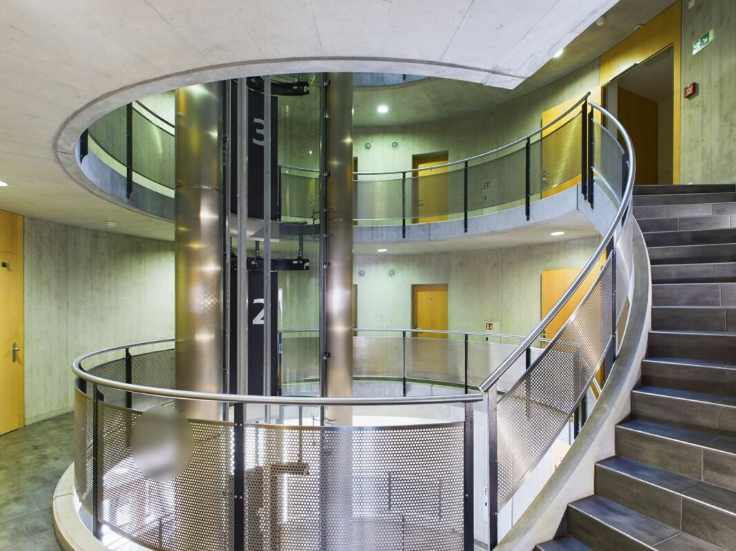 Business Tower / Ausgebaute Gewerbe-/Bürofläche im 2.OG