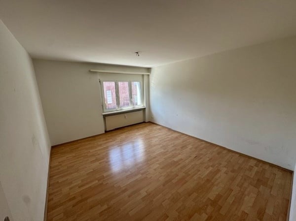 Charmante, teilsanierte 3.5-Zimmerwohnung im Zentrum 5