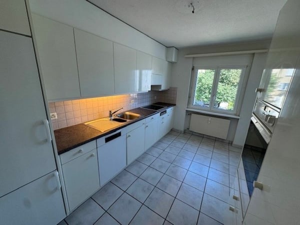 Charmante, teilsanierte 3.5-Zimmerwohnung im Zentrum 3