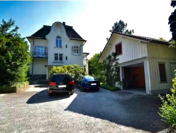 4 ½ Zimmer Wohnung in Jugendstilvilla mit Balkon