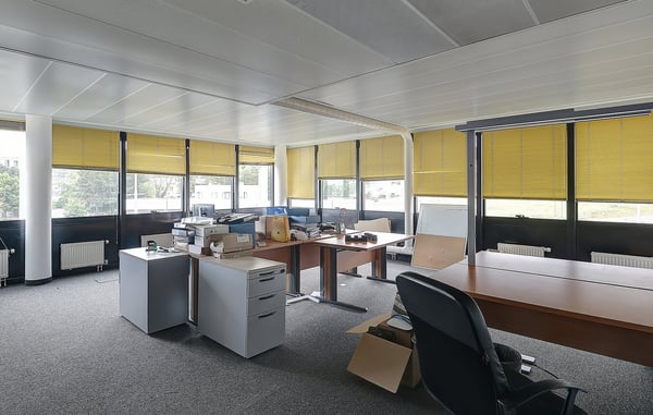 Bureau aménagé avec parking dans un environnement bien desservi 5