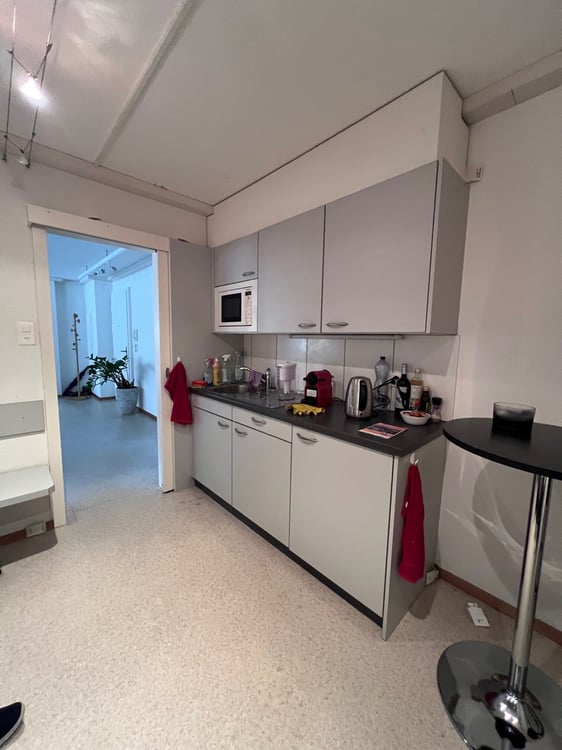 Bureau lumineux et spacieux 5