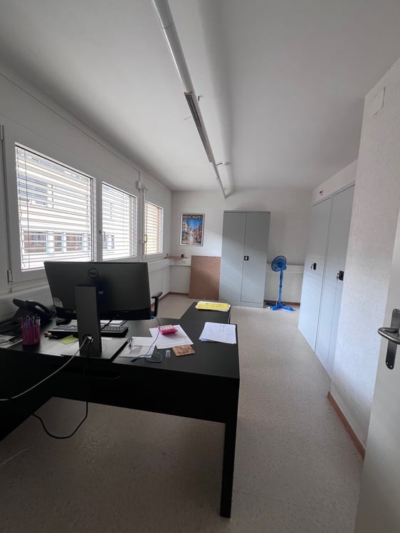 Bureau lumineux et spacieux 3