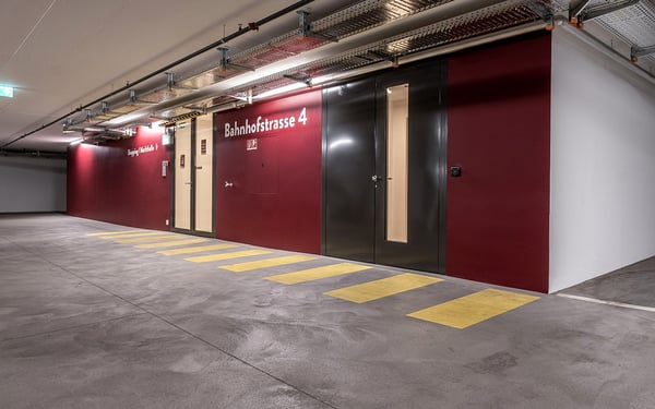 Parkieren Sie bequem im Steinbock direkt beim Bahnhof Chur 8