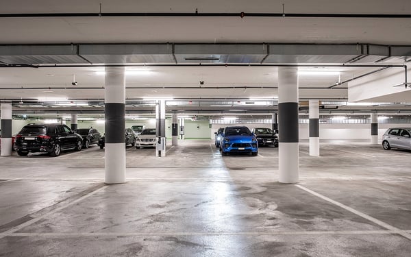 Parkieren Sie bequem im Steinbock direkt beim Bahnhof Chur 5