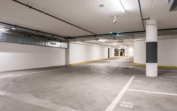 Parkieren Sie bequem im Steinbock direkt beim Bahnhof Chur 3