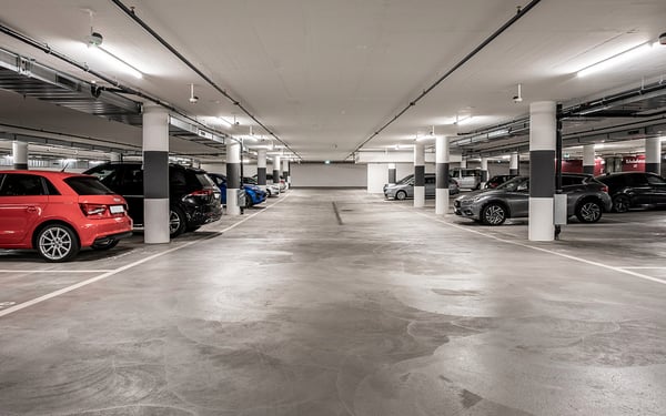 Parkieren Sie bequem im Steinbock direkt beim Bahnhof Chur 4