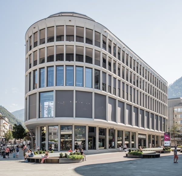 Parkieren Sie bequem im Steinbock direkt beim Bahnhof Chur 1