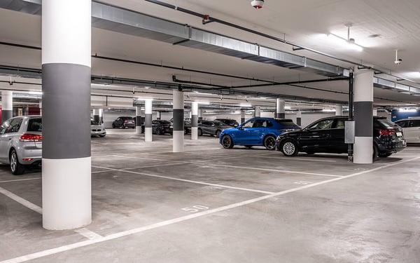 Parkieren Sie bequem im Steinbock direkt beim Bahnhof Chur 3