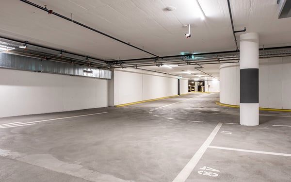 Parkieren Sie bequem im Steinbock direkt beim Bahnhof Chur 5