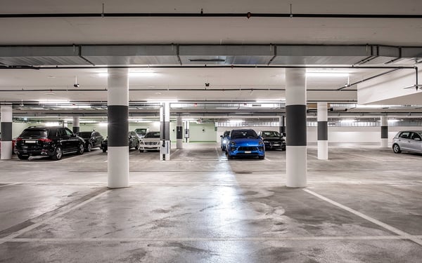 Parkieren Sie bequem im Steinbock direkt beim Bahnhof Chur 2