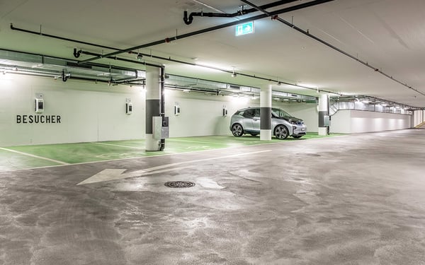 Parkieren Sie bequem im Steinbock direkt beim Bahnhof Chur 7