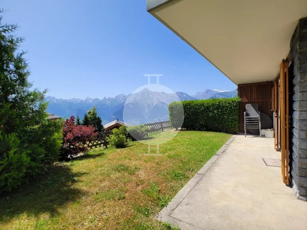 Magnifique appartement d'angle de 1.5 pièces entièrement rénové avec grand jardin et vue imprenable sur les montagnes et la Vallée du Rhône 8