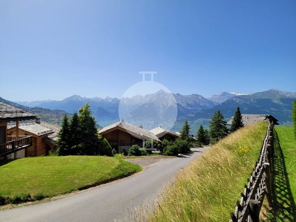 Magnifique appartement d'angle de 1.5 pièces entièrement rénové avec grand jardin et vue imprenable sur les montagnes et la Vallée du Rhône 9