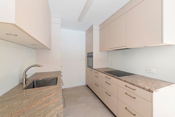 ***3'ZWG**BRAND-Neue Küche und Bad**30m2 Wo/Essen**14m2 Balkon 4