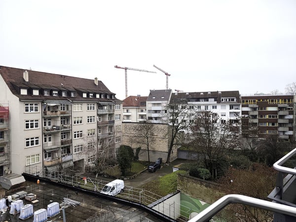 Ruhige Seitenstrasse nähe Universität und Kantonsspital 8