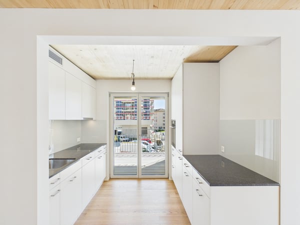 Familienfreundliche 3.5-Zimmer-Neubauwohnung mit Kindergarten im Areal