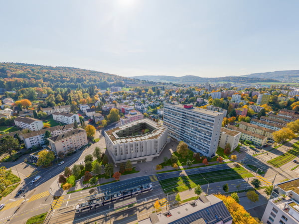 Familienfreundliche 3.5-Zimmer-Neubauwohnung mit Kindergarten im Areal 12