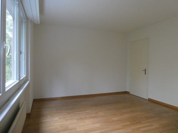 Zentrale und ruhige Lage in Urdorf - Grüne Umgebung 6