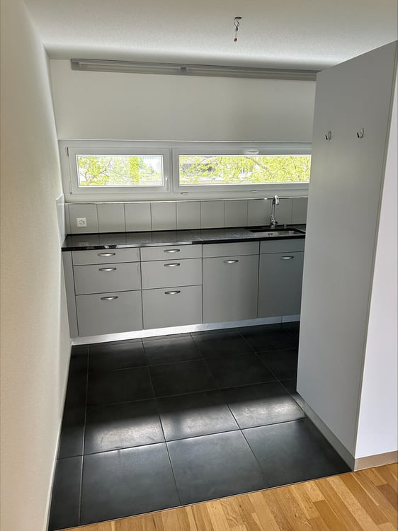 Helle und moderne Wohnung mit Gartensitzplatz 5