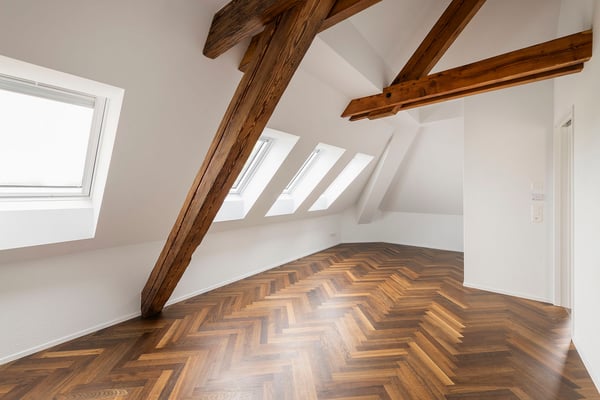 Moderne Dachwohnung mit Quartiercharakter 8