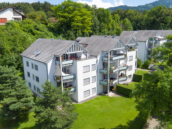 Moderne 3 1/2-Zimmerwohnung mit 2 Nasszellen und Sitzplatz 1