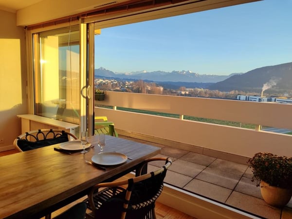 Attique traversant - Vue panoramique Mont-Blanc & Jura - 101 m² - 11