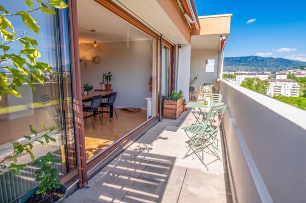 Attique traversant - Vue panoramique Mont-Blanc & Jura - 101 m² - 2