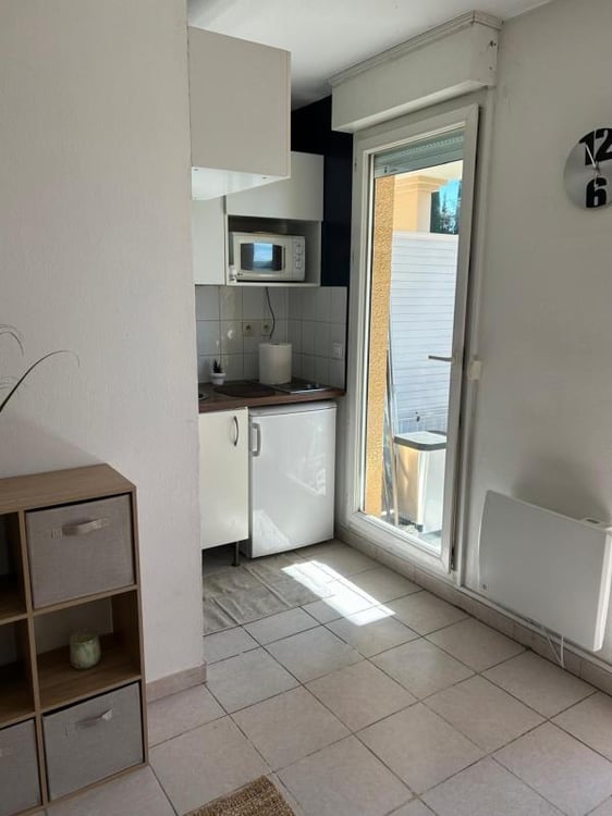 Studio meublé tout équipé avec grande terrasse 7
