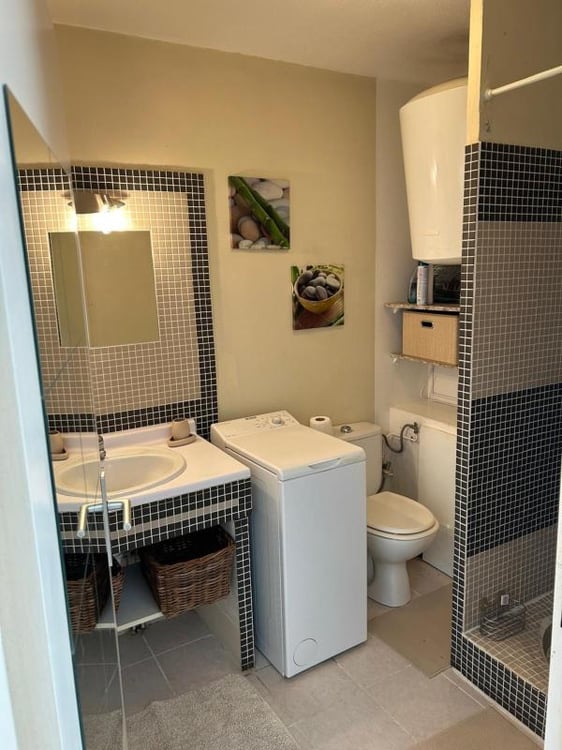 Studio meublé tout équipé avec grande terrasse 8