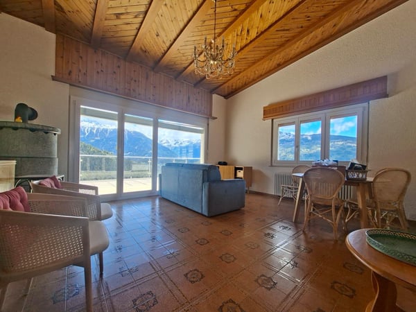 Maison composée de 2 logements indépendants, au coeur d'un village de montagne prisé, à proximité des pistes/chemins de randonnée et des commodités. 13