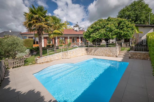 Belle villa familiale de 152 m² à Challex avec piscine 3