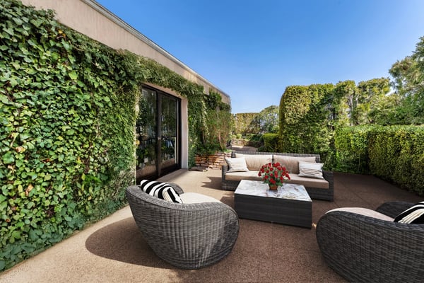 ATTIQUE AU COEUR DE FLORISSANT 1