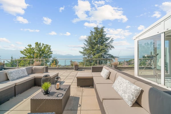 Duplex en attique avec vue dégagée sur le lac Léman 2