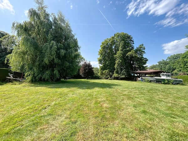 Terrain constructible à deux pas du lac 1