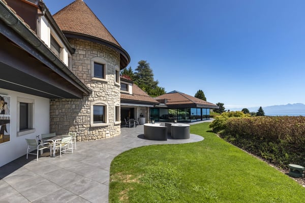 Magnifique propriété de prestige avec espace bien-être à Givrins 3