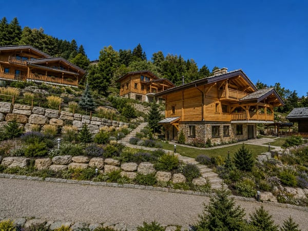Un chalet d'exception dans un écrin de nature 2