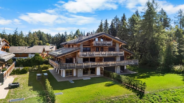 Elégant rez-de-jardin à Crans-Montana