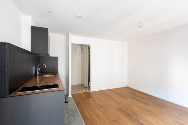 Appartement de 1,5 pièce en plein centre, à 1.2 km de l'Unine 2